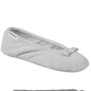 •Isotoner Signature Women's Gemma
Microterry Ballerina Slippers Gray Large 8/9